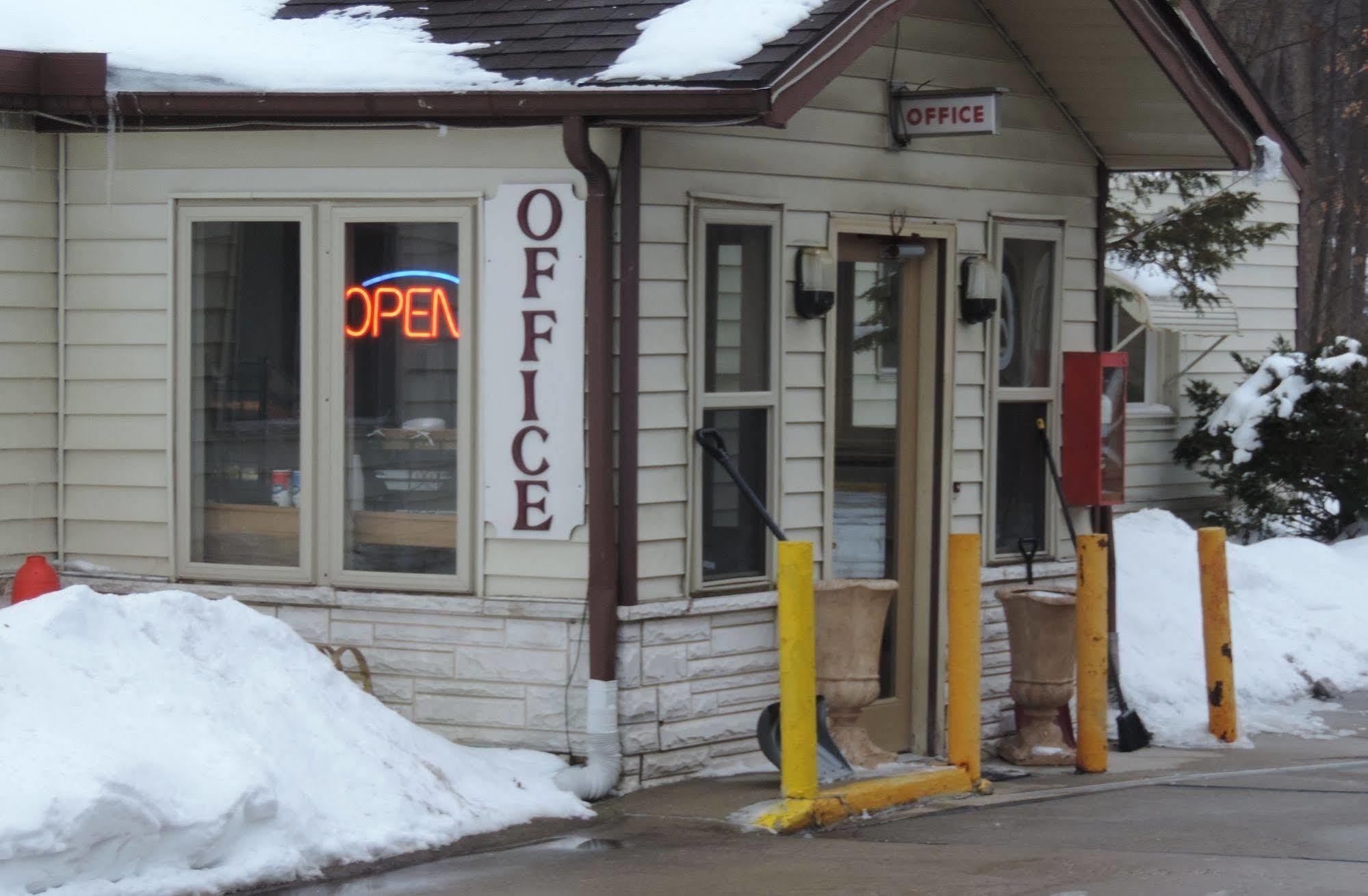 Gratiot View Motel Shields Exterior foto