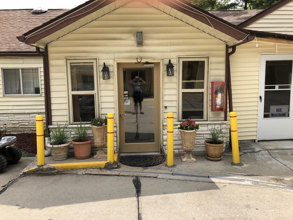 Gratiot View Motel Shields Exterior foto